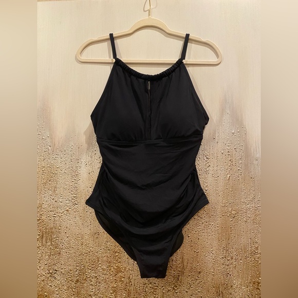 Jantzen Women's Standard Mesh Front Detail Black High Neck One-Piece Swimsuit - Picture 4 of 15